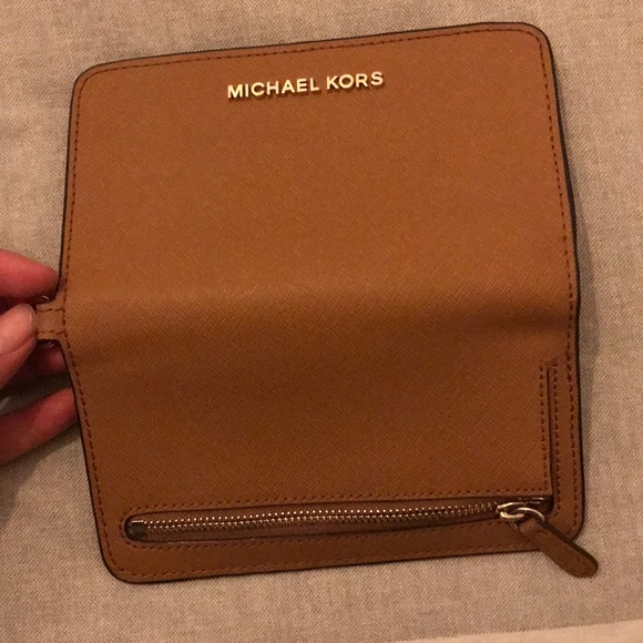 Michael Kors wristlet - Picture 3 of 3